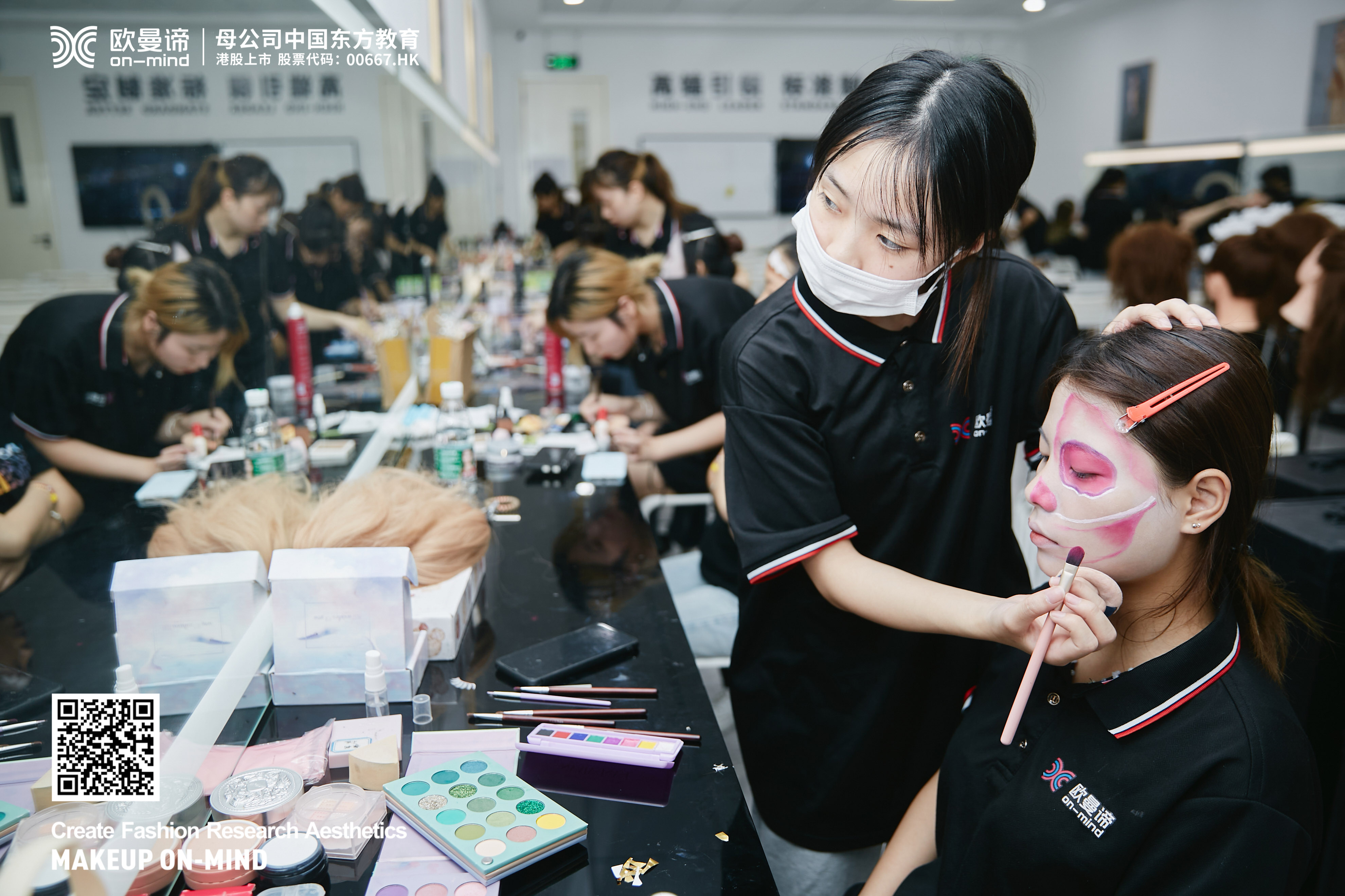 女生学化妆需要必备的东西有哪些