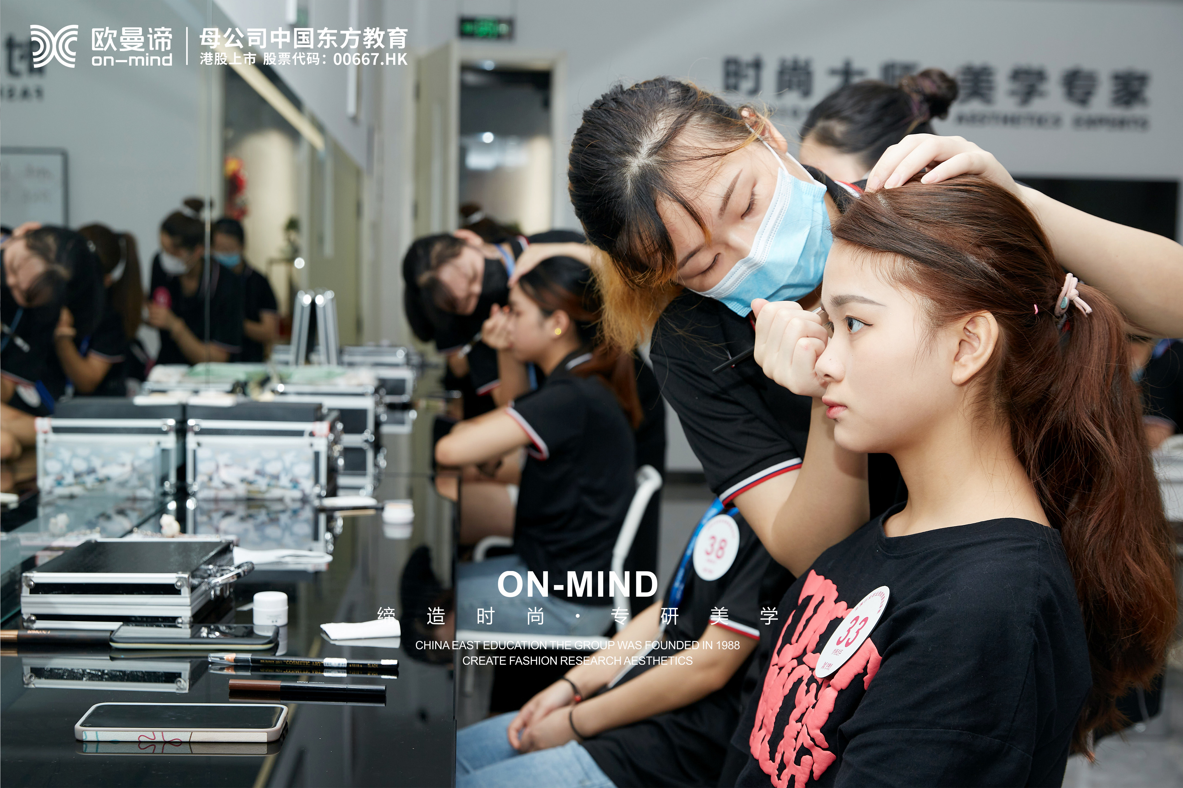 学化妆学校哪里好，初学者怎么样学化妆