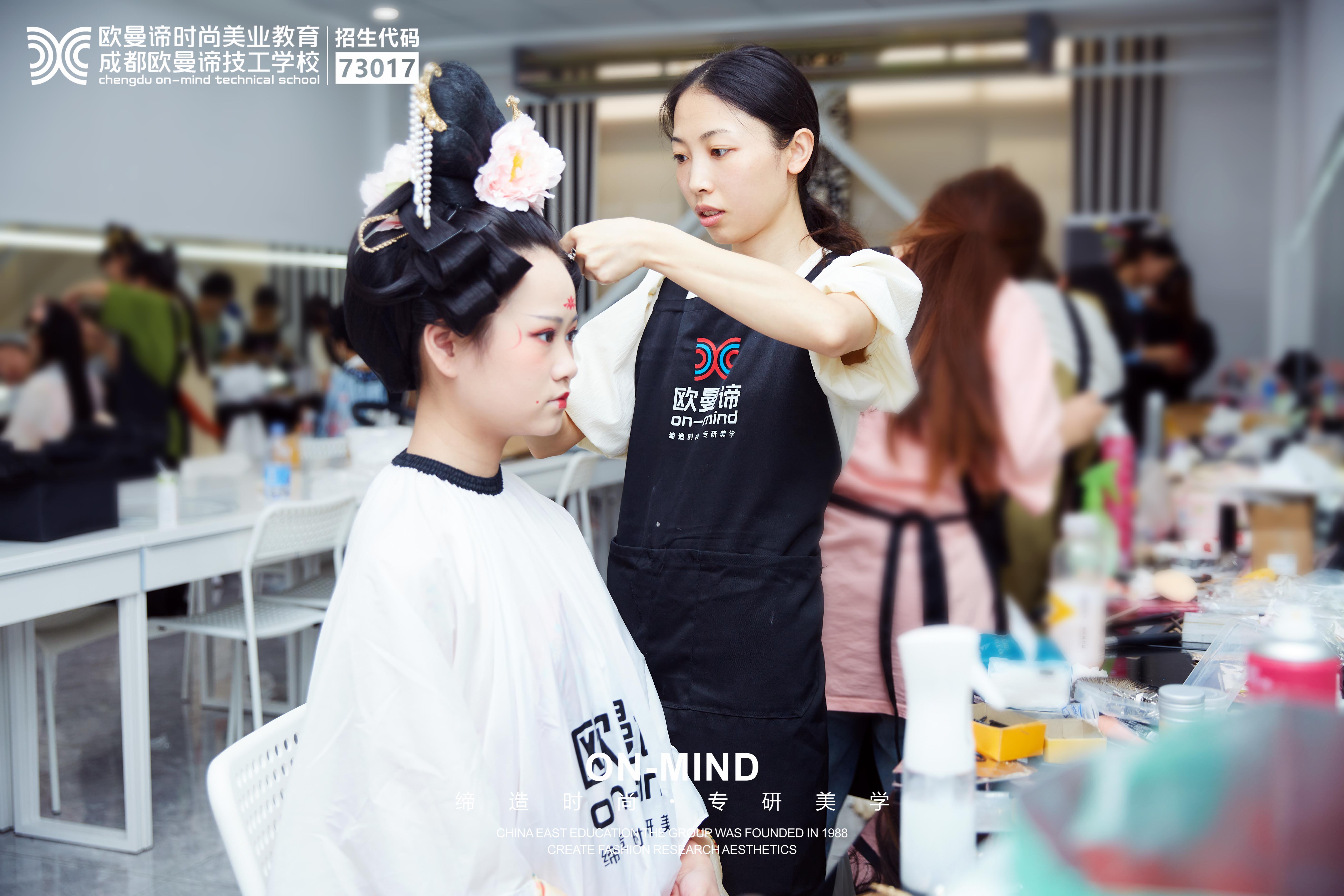 如何化出完美妆容？去化妆学校学化妆怎么样