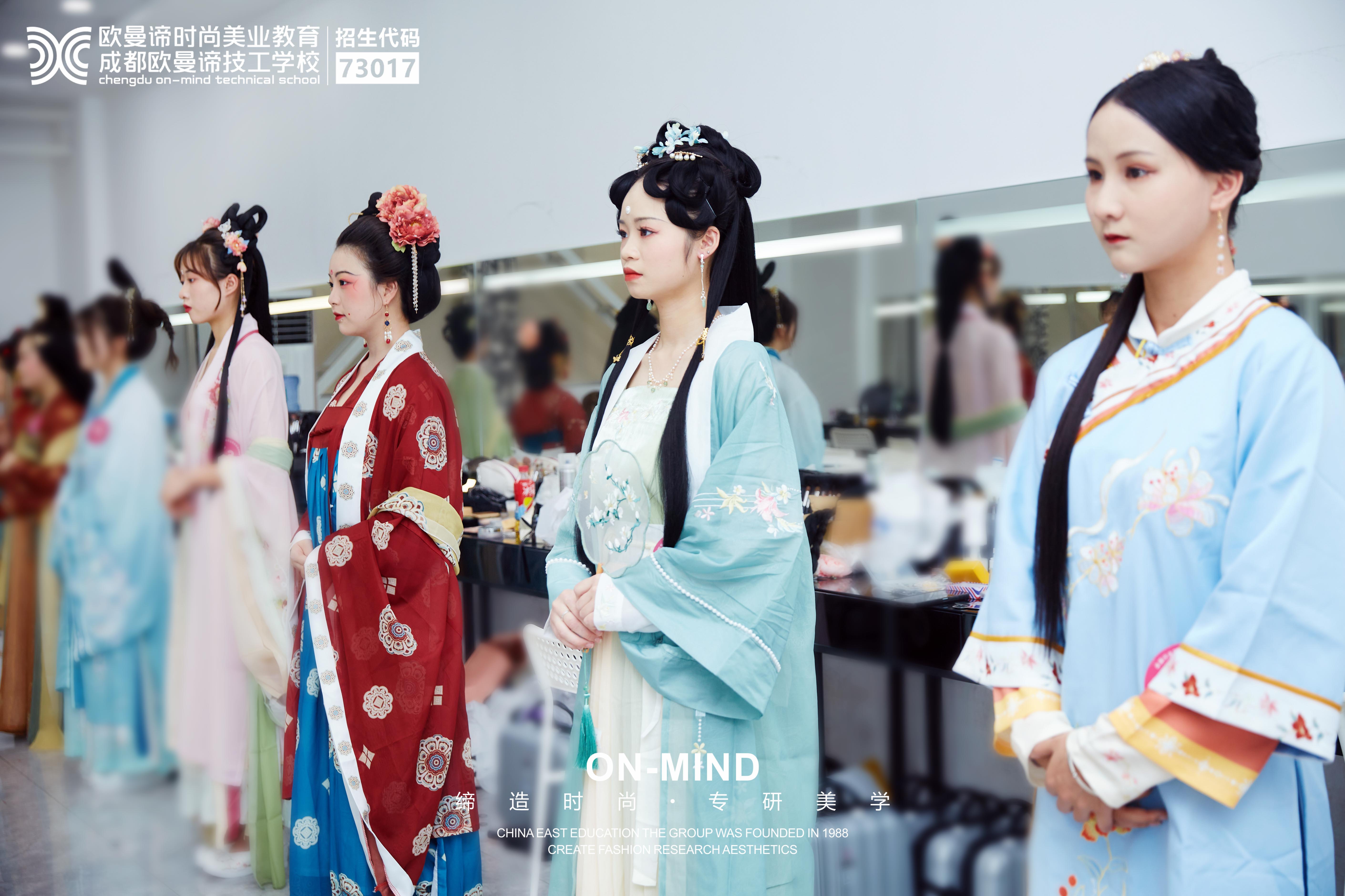 如何化出完美妆容？去化妆学校学化妆怎么样