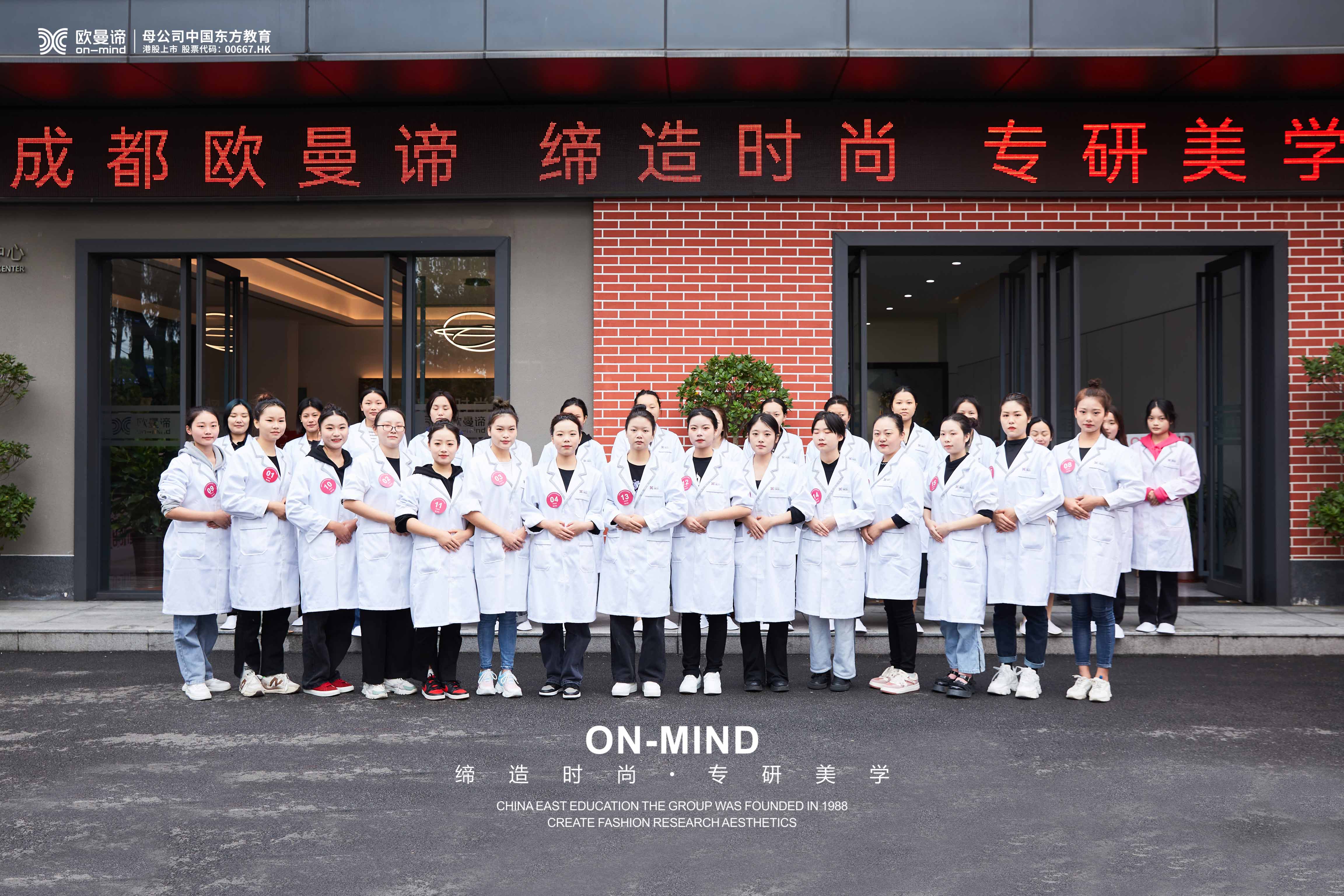 女生学美容好还是化妆好