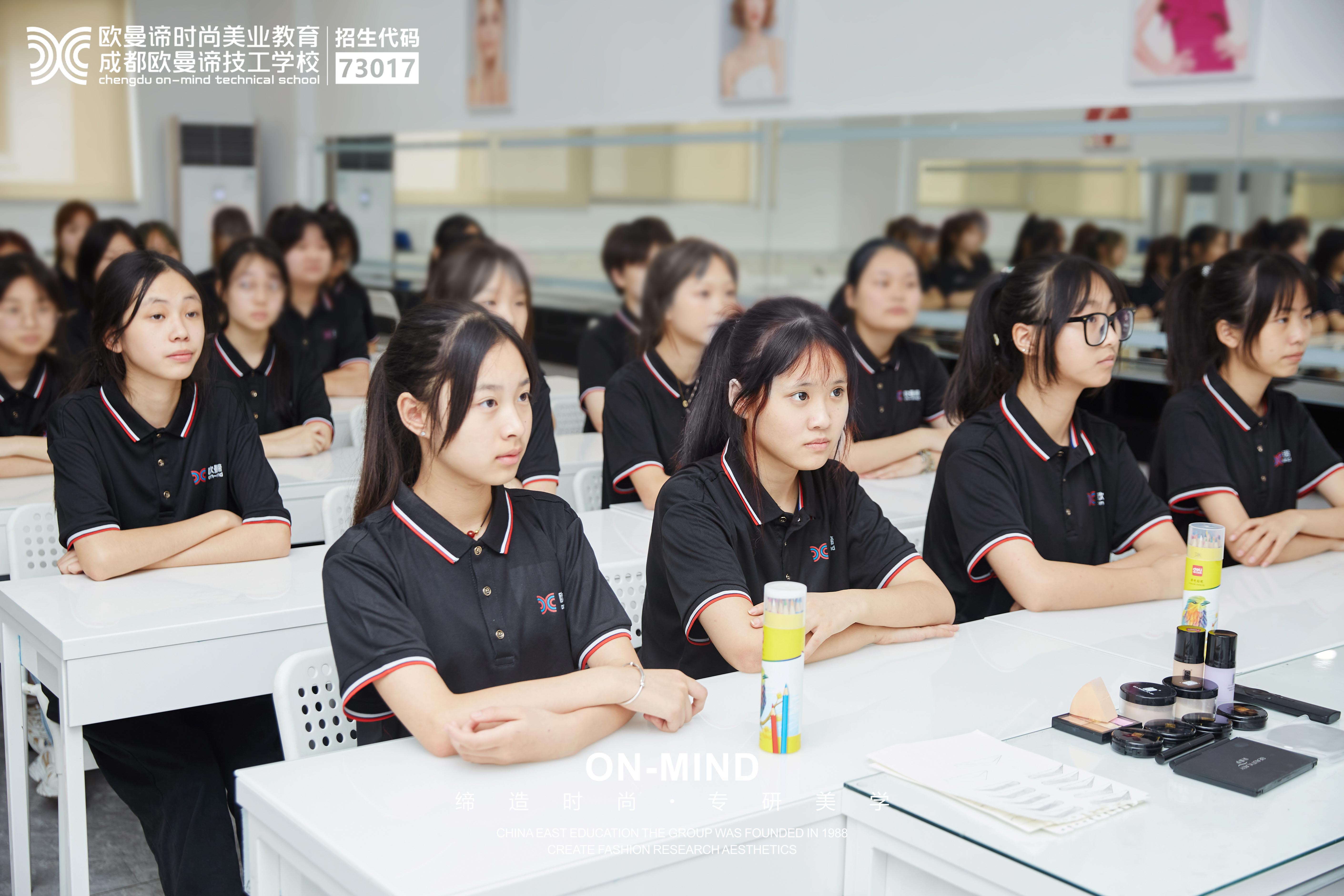 学化妆这个职业好吗？零基础去哪里学化妆？