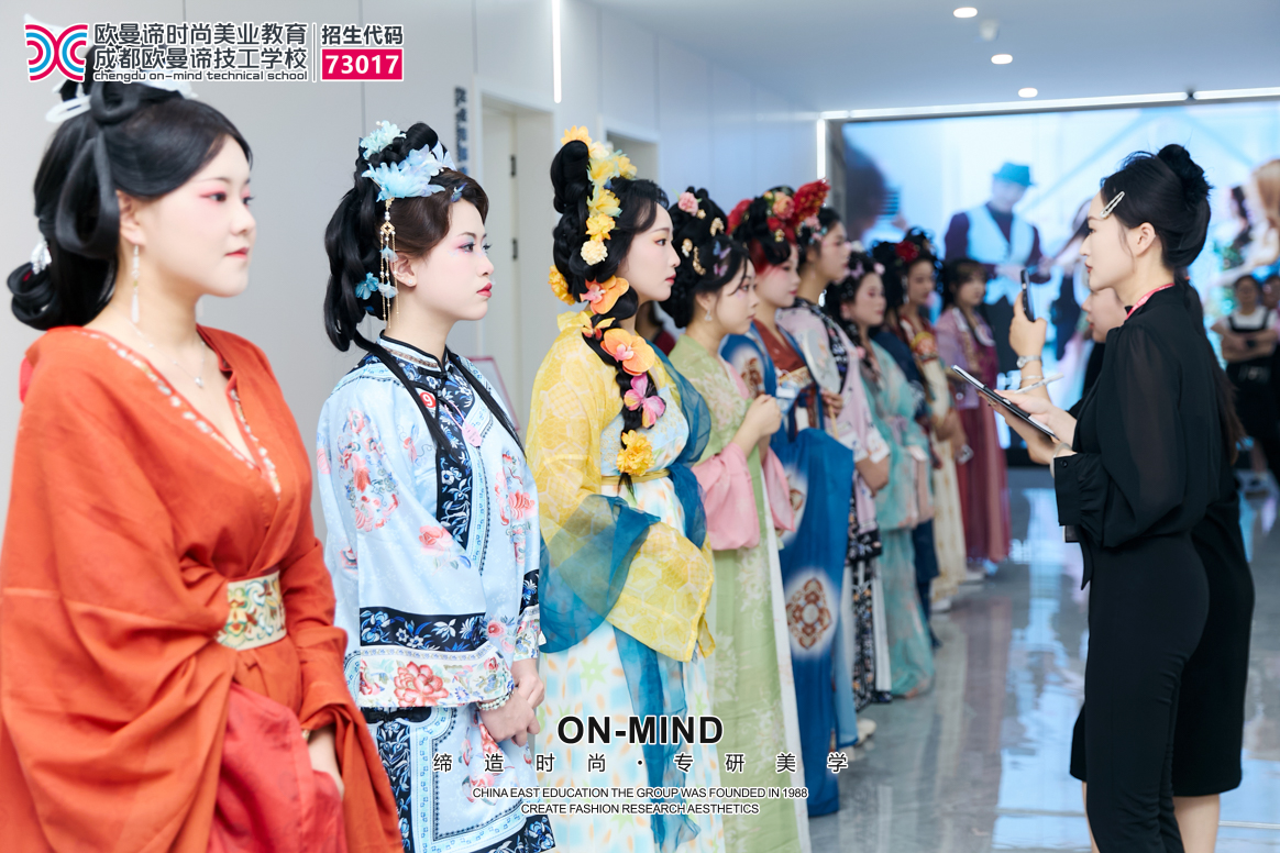 成都化妆培训学校推荐：学化妆的课程费用与就业前景如何