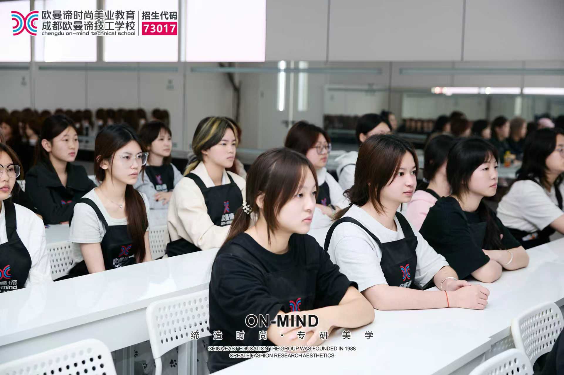 初中毕业学化妆在成都能去哪？这家化妆学校值得看