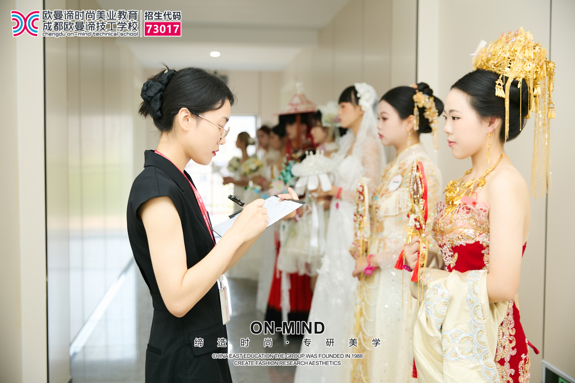 成都化妆培训学校盘点:初高中毕业学化妆有前途吗?