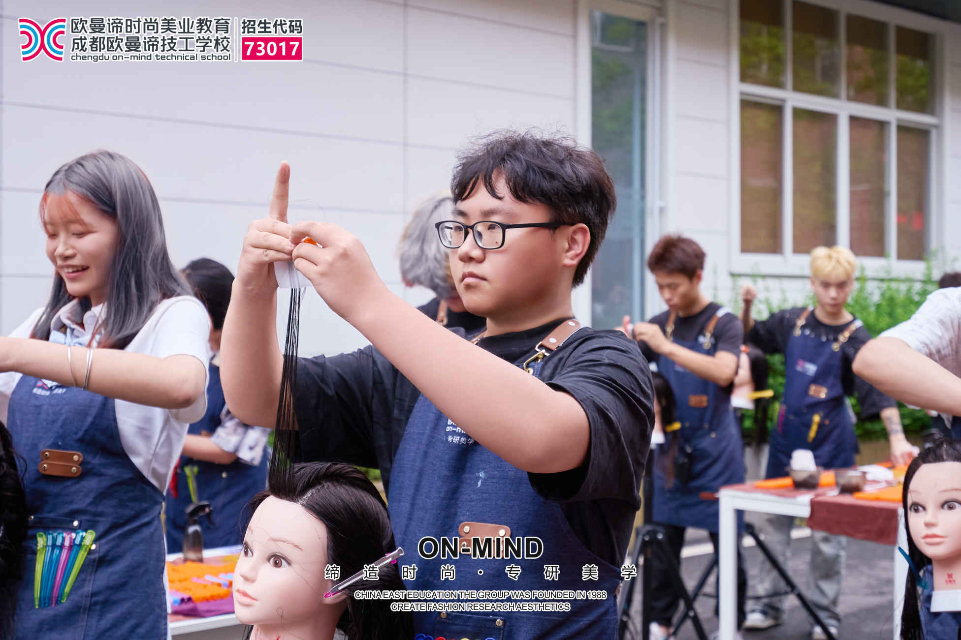 成都零基础学美发去哪个学校好?学美发一般要学多久?